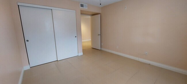 Building Photo - 230 Mission Newport Ln