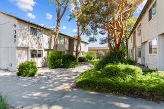 Building Photo - 325 S Johnson St