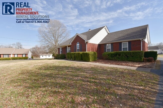 Foto del edificio - 3BR/2BA south Mboro 2-car garage, fenced backyard with brand new patio!