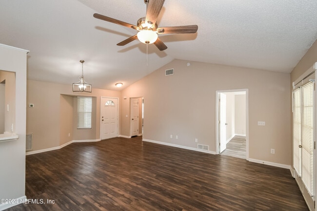 Building Photo - 11516 Birch Forest Cir E