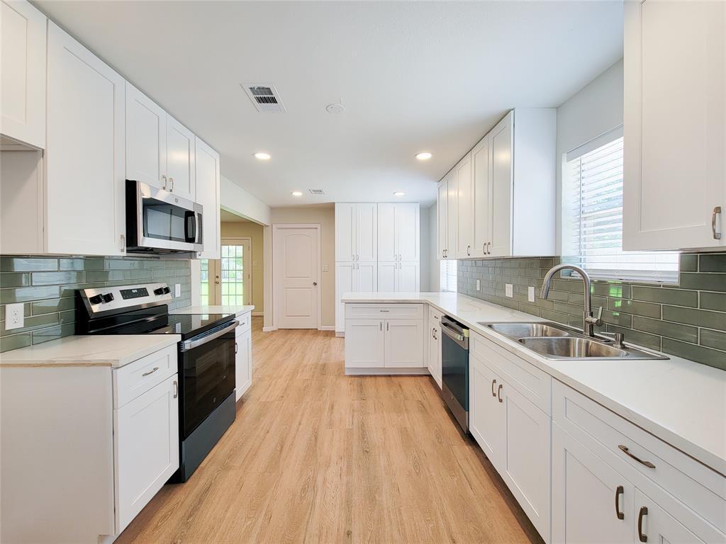 Foto principal - 25911 Maplewood Dr