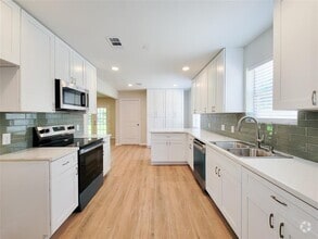 Building Photo - 25911 Maplewood Dr