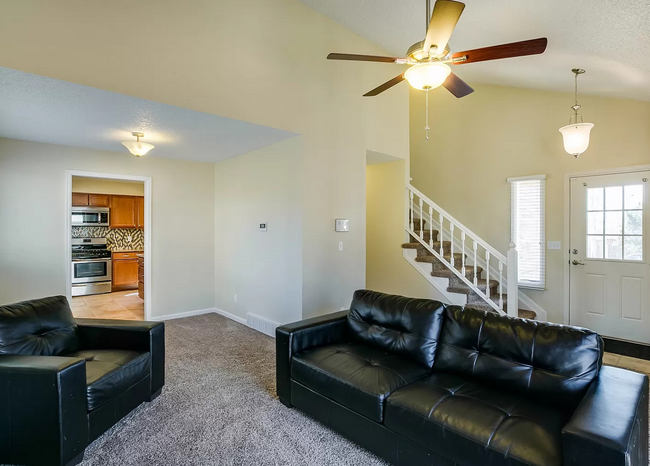 Foto del edificio - Stunning 3Bed 3Bath W/ Moutain views and u...
