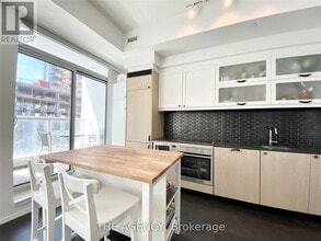 Building Photo - 783 Bathurst St