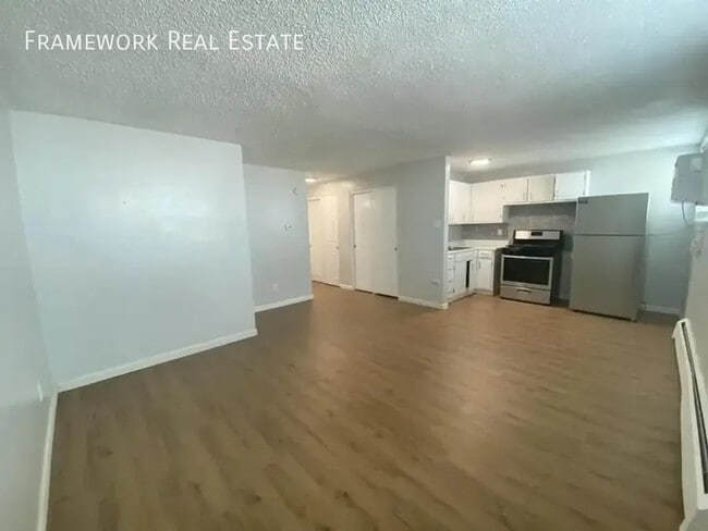 Building Photo - 1410 N Moline St