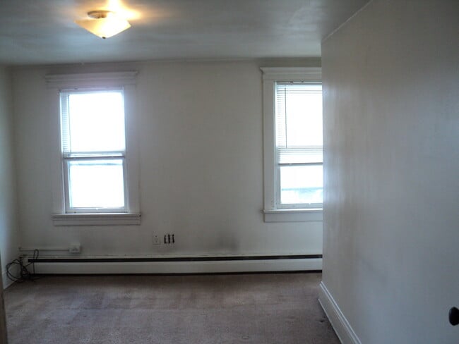 Building Photo - 748 Sampson Ave