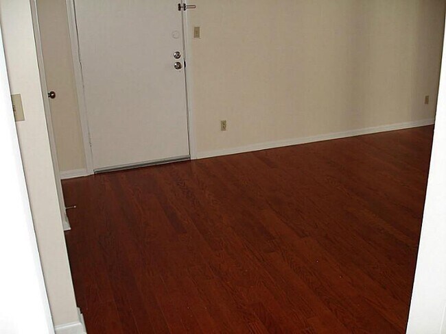Building Photo - 2955 7 Pines Ct