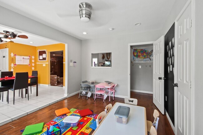 Foto del edificio - 5302 Treaschwig Rd