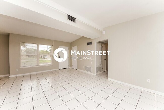 Building Photo - 3 Bedroom Pet-Friendly Home in ORLANDO, FL with Main Street Renewal