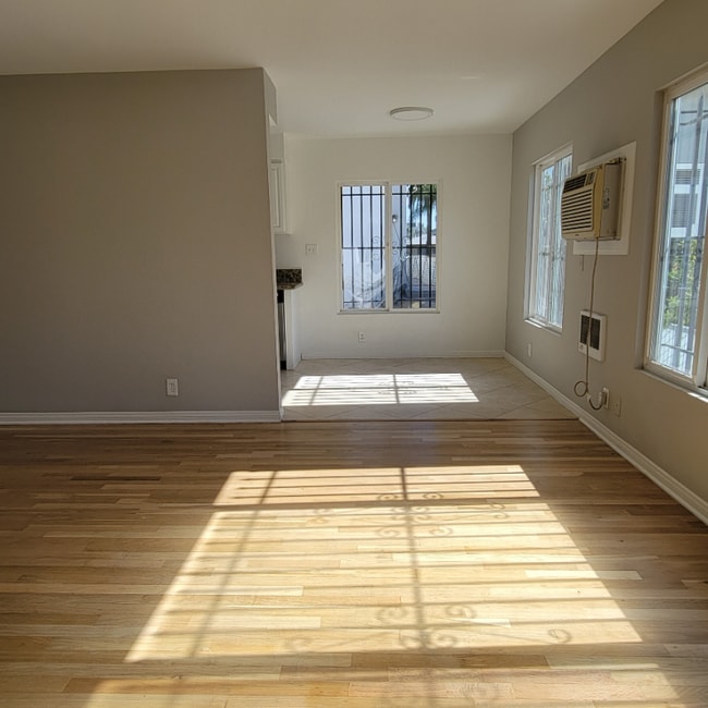 Building Photo - 1802 N Wilton Pl