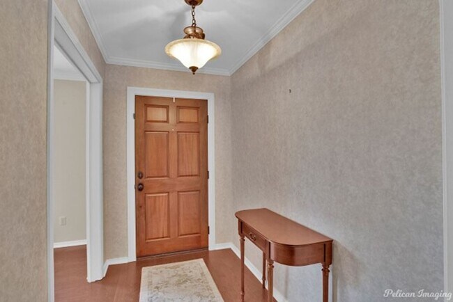 Building Photo - UNIVERSITY TERRACE -4 BEDROOM 2 BATH AVAIL...