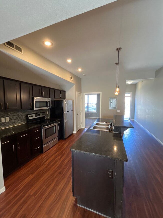 Foto del edificio - 2 BEDROOM, 2 BATH GREAT LOCATION