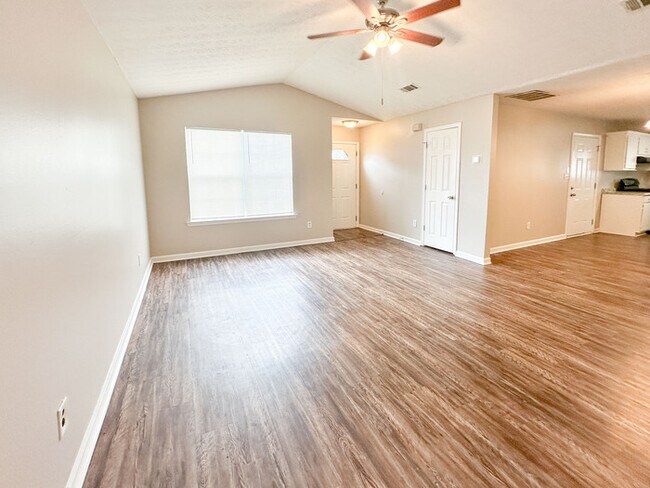 Foto del edificio - 4525 Latchwood Dr