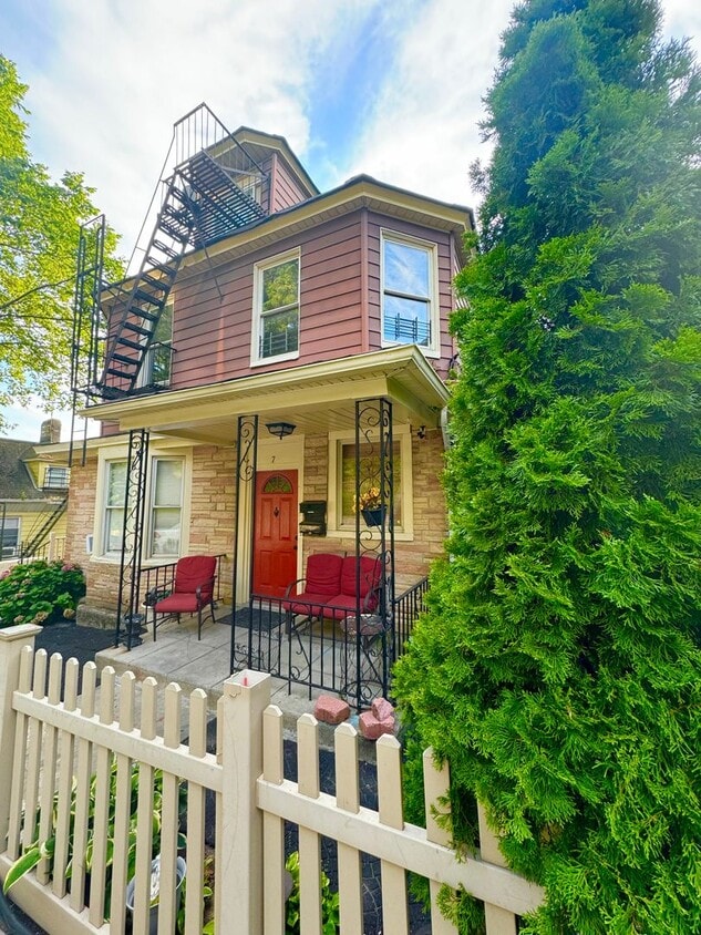 Primary Photo - 7 Lincoln Terrace