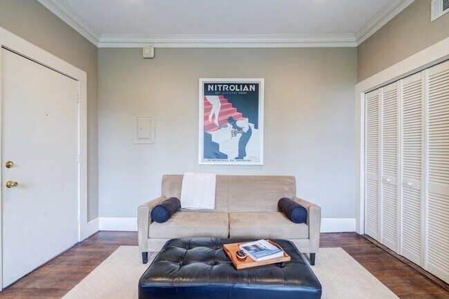 Building Photo - 1 S Prado NE