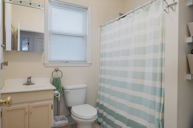 Building Photo - 52 Franklin Pl