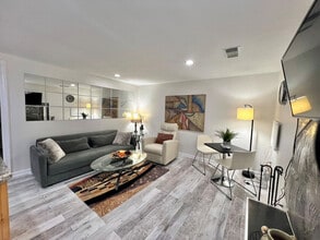 Building Photo - 2320 Hunters Square Ct