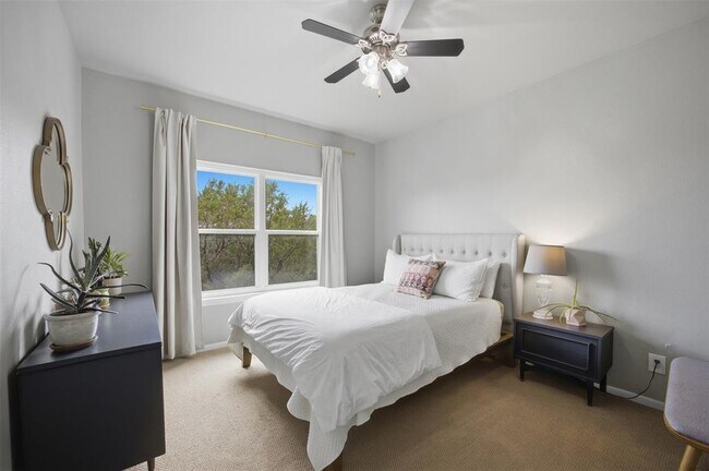 Foto del edificio - 6000 Shepherd Mountain Cove