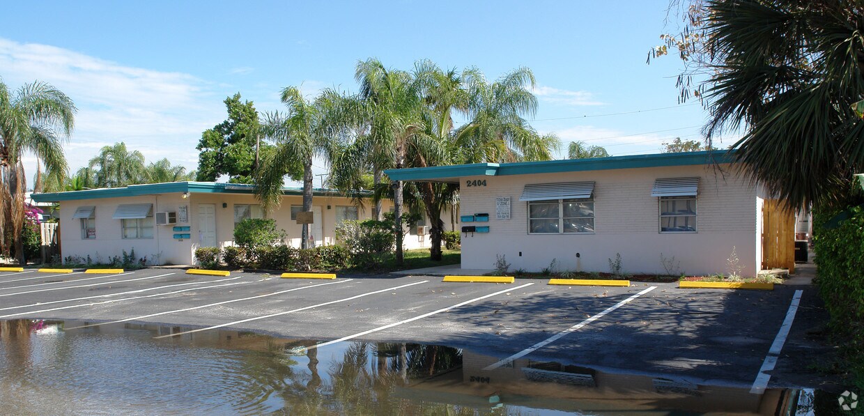 2404 SE 2nd St, Pompano Beach, FL 33062 Apartments in Pompano Beach