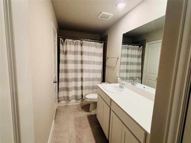 Building Photo - 6820 Elm St