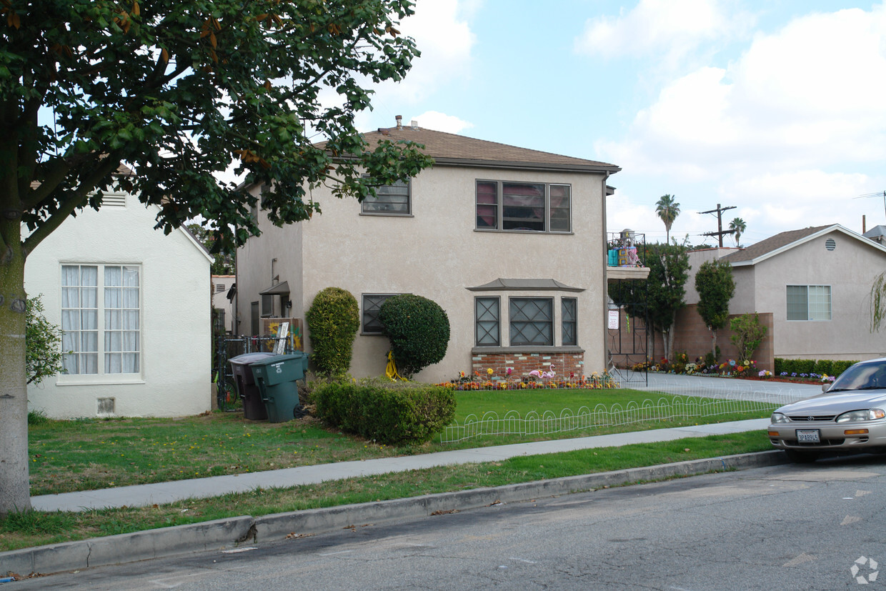 Building Photo - 1371 E Garfield Ave