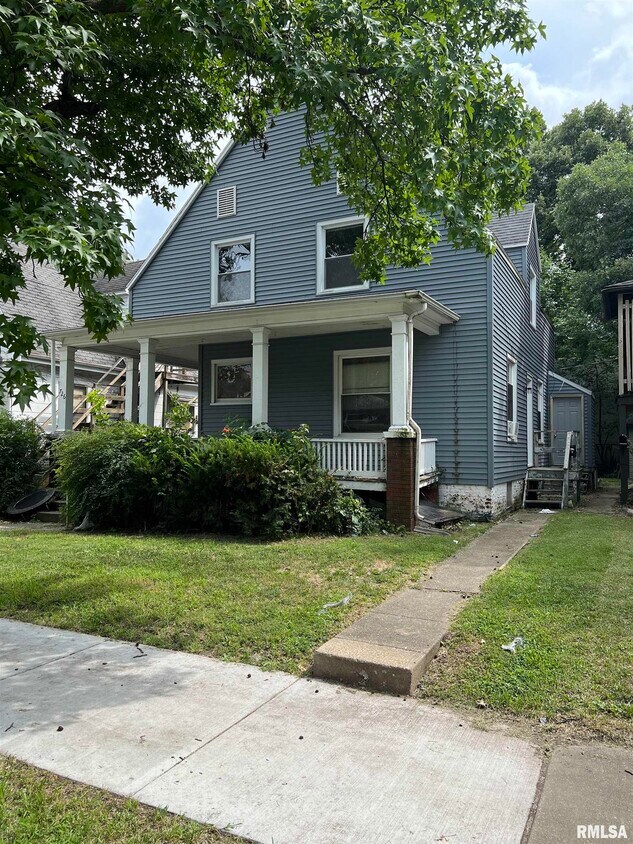 726 W Monroe St, Springfield, IL 62704 Townhouse for Rent in