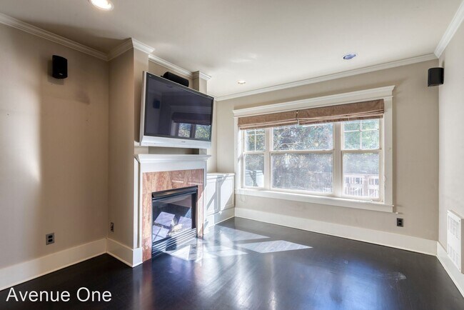 Foto del edificio - 3 br, 2.5 bath House - 529 11th Ave E Unit B