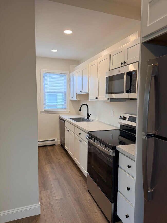 Foto del edificio - Recently updated 3 bed, 1 bath located in sought after North Chelmsford