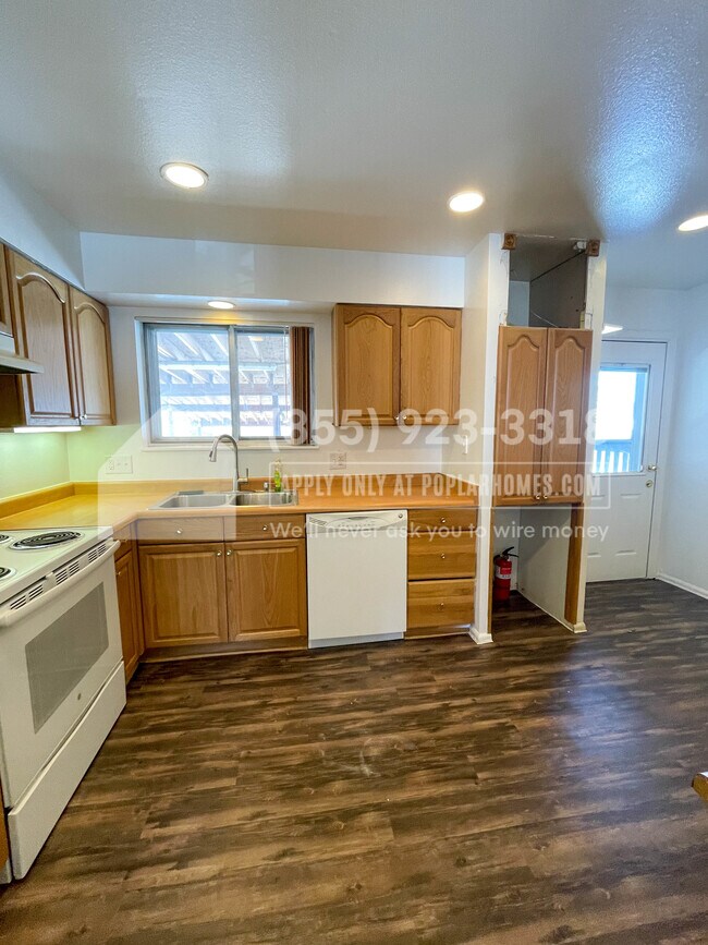 Building Photo - 17401 E Gunnison Pl