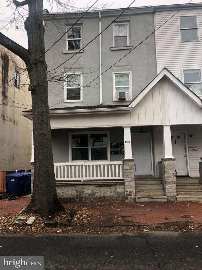 Building Photo - 205 Garden St