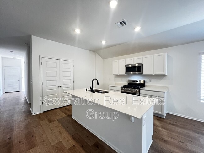 Foto del edificio - 3433 Little Creek Dr