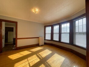 Building Photo - 509 6th St SE