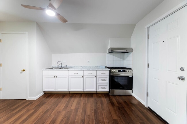 Building Photo - 3404 N Kilbourn Ave