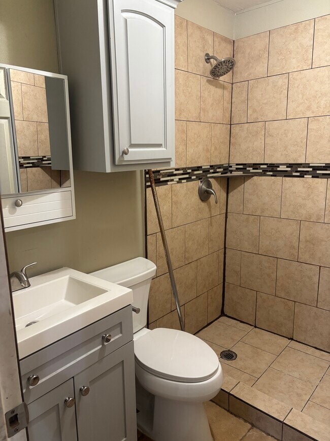 Foto del edificio - 609 Fay Blvd