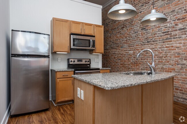1BR, 1BA - 600SF - Kitchen - Dannenberg West