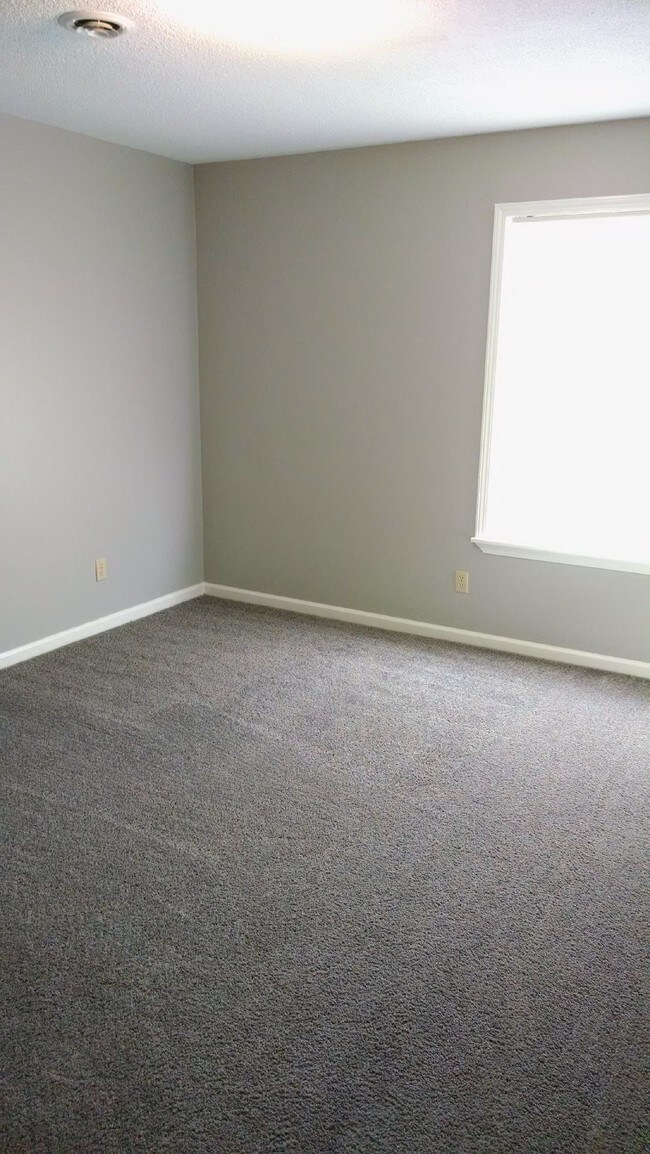 Bedroom 1 - 527 Hutchens Rd