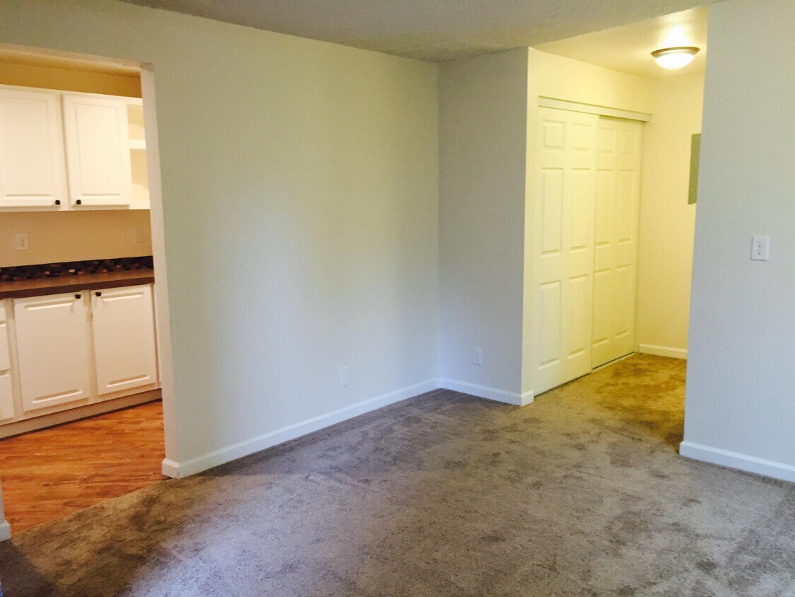 Primary Photo - 601 W 11th Ave