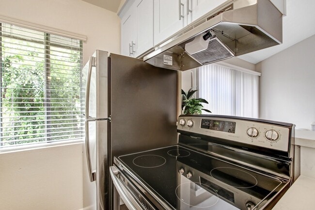 Building Photo - Villa La Paloma