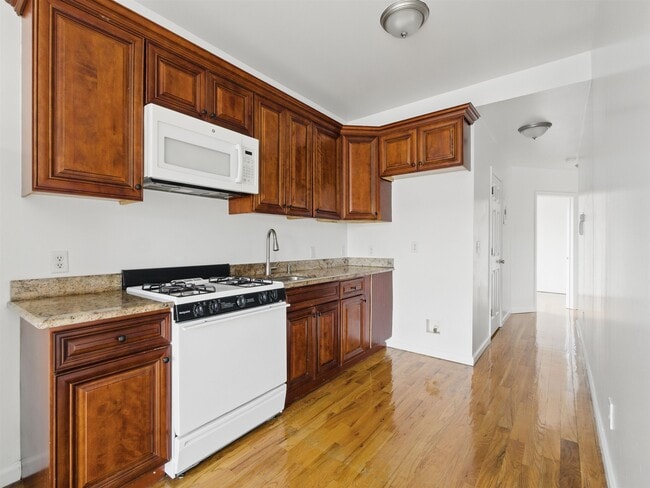 Building Photo - 308 Ege Ave