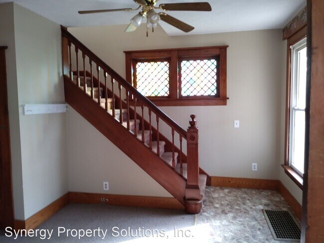 Building Photo - 3 br, 2 bath House - Main St. E 147 Richland