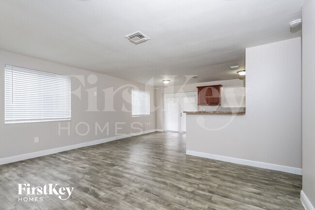 Foto del edificio - 7551 Buchanan St