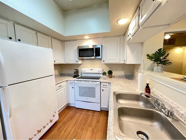 Foto del edificio - 10855 Meadowglen Ln