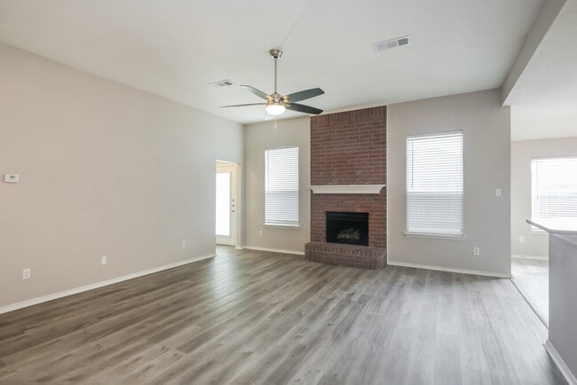 Foto del edificio - 828 Passive Dr