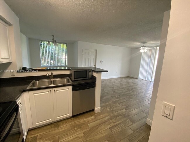Building Photo - 12148 Saint Andrews Pl