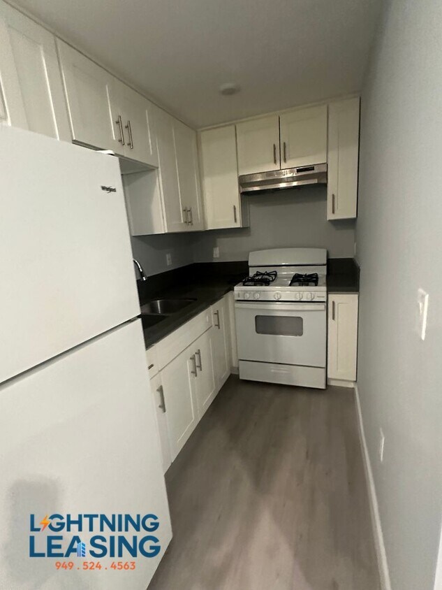 Foto principal - 5863 1/2 S West Blvd-5863 1/2D