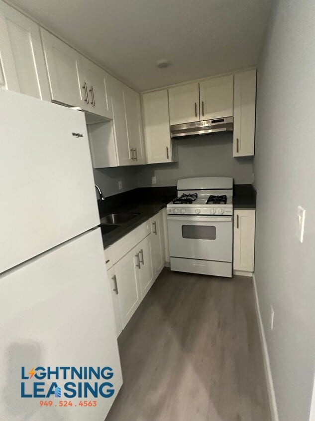 Primary Photo - 5863 1/2 S West Blvd-5863 1/2D