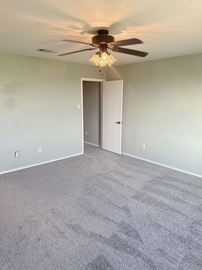Building Photo - 206 W Gemini Ln