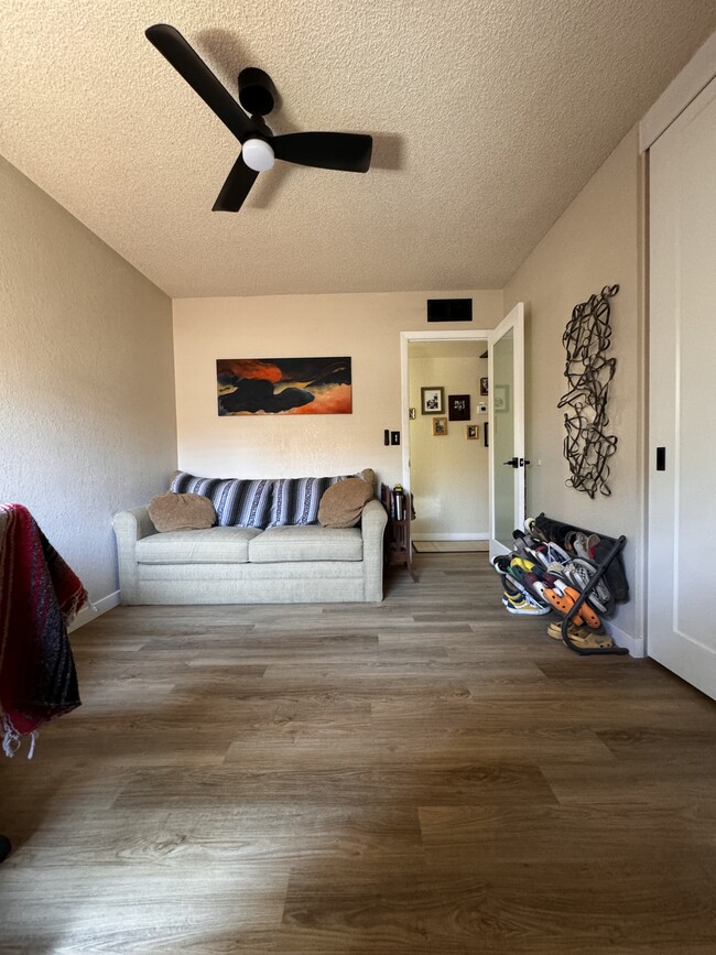 Guest Room - 14838 N 24th Dr
