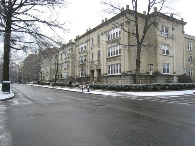 Building Photo - 62 Egmont