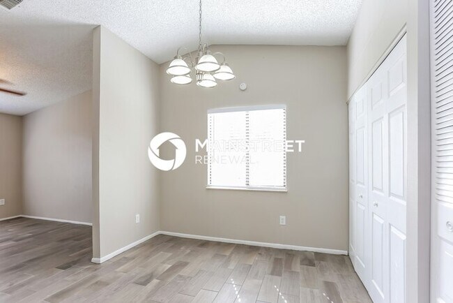 Building Photo - 3 Bedroom Pet-Friendly Home in Valrico, FL with Main Street Renewal